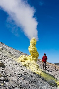 Фумарола на вулкане Эбеко Курильские острова 2,5 метра