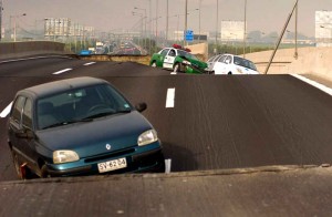 Поврежденние автострад в Чили