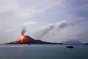Вулкан Кракатау Индонезия