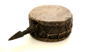 Древний барабан из звериных шкур